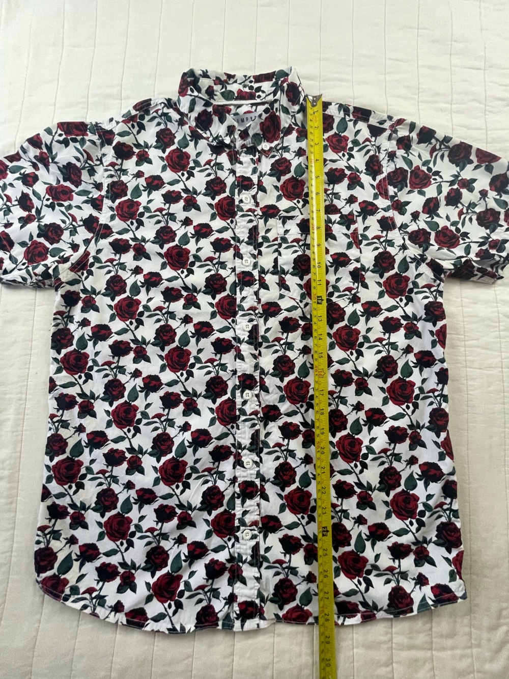 Empyre White Short-Sleeve CottonButton-Up with Red Rose Print Medium - Picture 7 of 9